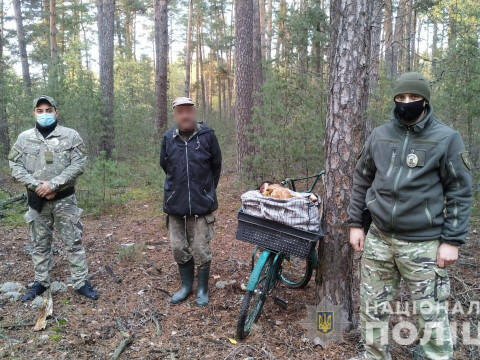 У Чорнобилі правоохоронці оперативно затримали горе-грибників (ФОТО)