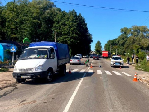 На Броварщині мотоцикліст влетів у вантажівку: є постраждалі (ФОТО)