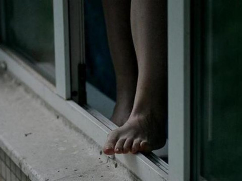 У Броварах 22-річна дівчина вистрибнула з вікна восьмого поверху (ФОТО)