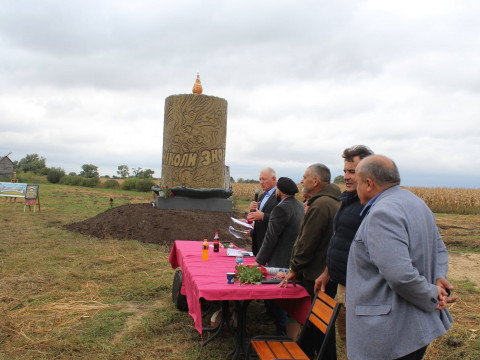 У Русанові відкрили меморіальний пам’ятник
