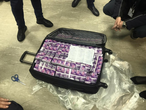 У "Борисполі" українець забув валізу, повну наркотичних речовин (ФОТО)
