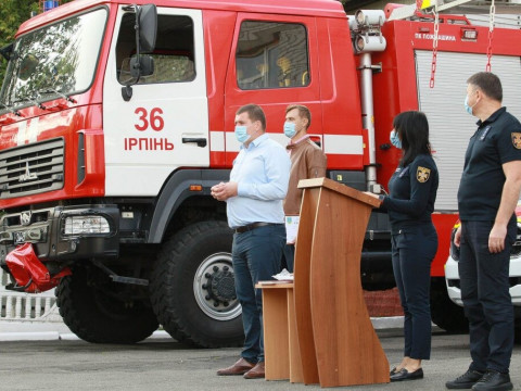 День пожежника в Ірпені: як привітали вогнеборців (ФОТО)