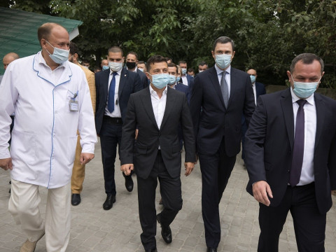 У Борисполі президент Зеленський перевірив ремонт у лікарні (ФОТО)