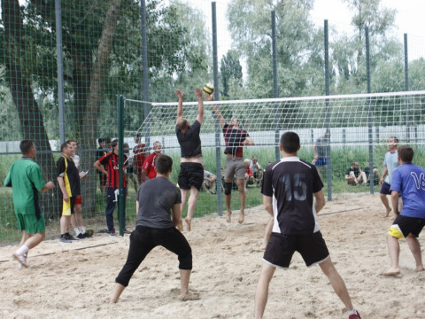 У селі на Переяславщині відкрили сучасний волейбольний майданчик (ФОТО)