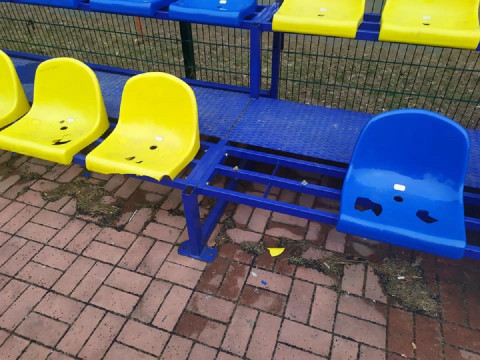 В Ірпені футбольний майданчик став жертвою "бойових дій" (ФОТО)