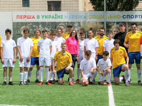 Юні ірпінські футболісти зустрілися у товариському матчі із зірками шоубізу (ФОТО)