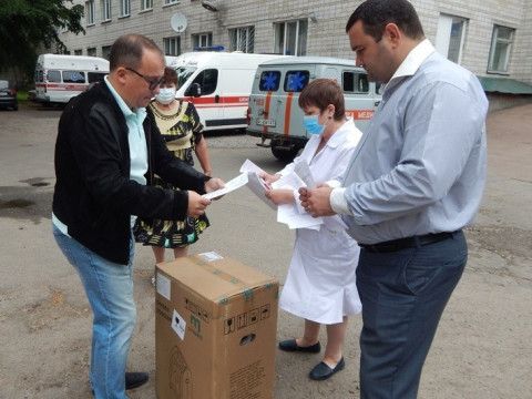Благодійники подарували Переяславській ЦРЛ сучасний кисневий концентратор (ФОТО)