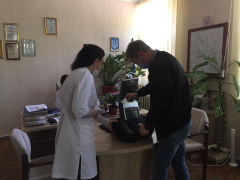 У Баришівці посол подарував лікарні апарат ШВЛ (ФОТО)