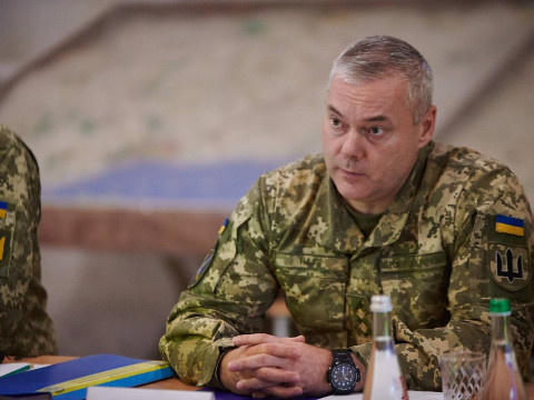 Лікарі, фельдшери, медсестри та ветерани медичної служби вітаю всіх вас із професійним святом