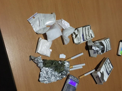 Правоохоронці Баришівського району вилучили в хлопця небезпечні речовини