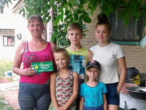 Напередодні дня села 80 жителів Мироцького отримали продуктові набори