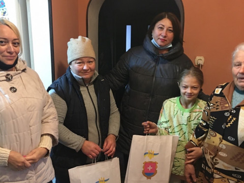Мешканці Яготинської ОТГ із порушеннями слуху отримали подарунки