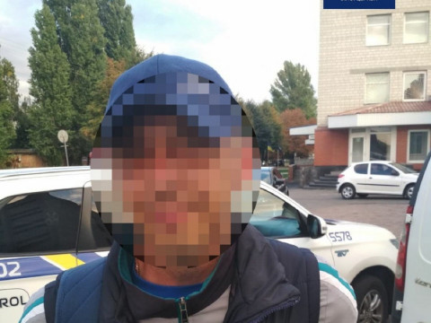 У Білій Церкві невідомий на ринку пограбував жінку