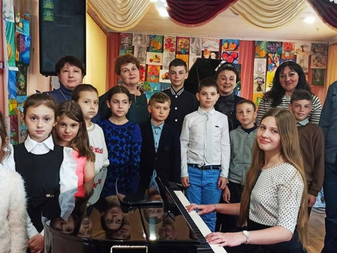 У Кагарлицькій школі мистецтв з’явився новенький цифровий рояль
