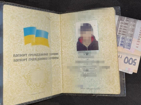На Київщині керманич без посвідчення намагався відкупитися від поліції