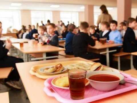 Харчування у школах 2020 – що кажуть вчителі, діти та їх батьки