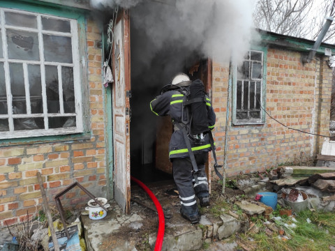 У Яготині пожежники врятували від вогню будинок (ФОТО)