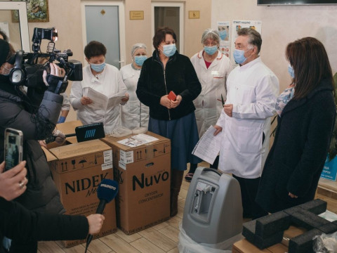 Лікарні в Бородянці передали кисневі концентратори