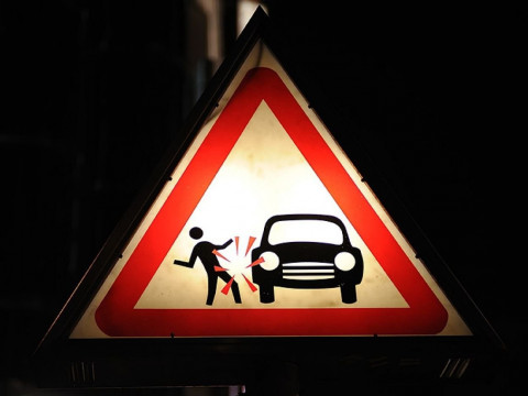 В Ірпені автомобіль збив дівчину на пішохідному переході (ВІДЕО)