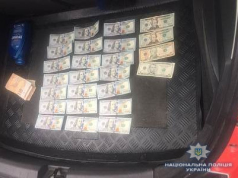 У Вишгороді на хабарі затримали посередника чиновника з обласного Держгеокадастру (ФОТО)