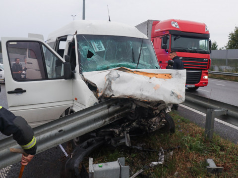 Під Києвом легковий автомобіль протаранив маршрутку із пасажирами: є жертви (ВІДЕО, ФОТО)