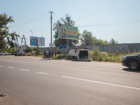 У Вишневому іномарка на швидкості з’їхала з дороги та перевернулася (ФОТО, ВІДЕО) 