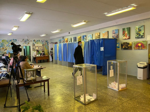 На виборчих дільницях Українки знову фіксують порушення (ФОТО)