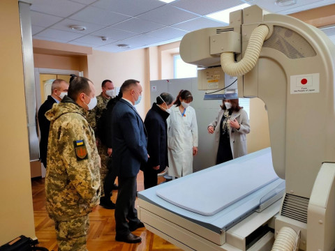 Військовий госпіталь в Ірпені отримав сучасний рентгенапарат від уряду Японії
