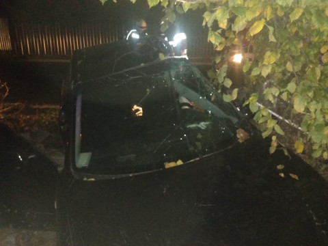 На Обухівщині водій Mazda влетів у дерево
