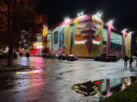 У Броварах біля торгового центру місцевий житель ледь не вбив чоловіка (ФОТО)
