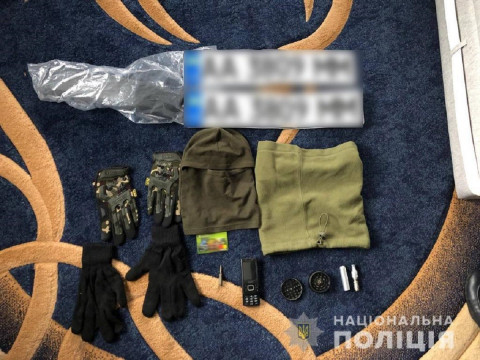 Поліцейські Київщини затримали озброєних автомобільних крадіїв (ФОТО, ВІДЕО)