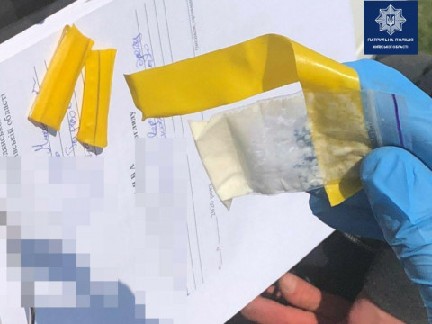 У Бородянському районі хлопець ховав наркотики у футлярі від окулярів