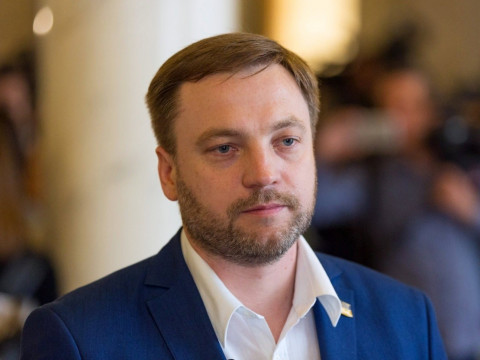 Чоловік, який погрожував гранатою під Кабміном, здався поліції