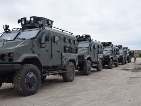  На Київщину передали спеціалізовані бронеавтомобілі "Варта" (ФОТО)