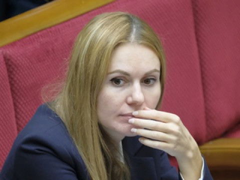 Депутатка–мажоритарниця з Київщини назвали суми, які роздають в Раді "слугам народу" (ВІДЕО)