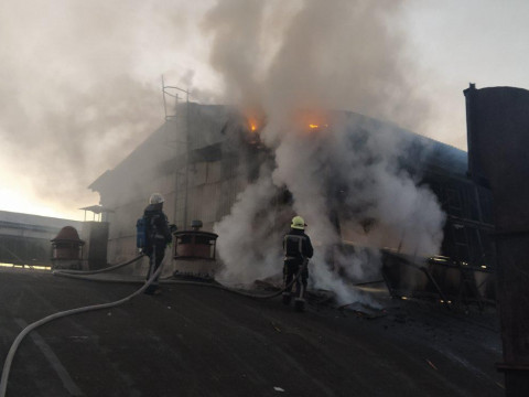 У Білій Церкві рятувальники оперативно ліквідували пожежу на території заводу "Білоцерківмаз"