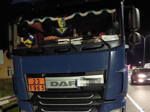Бориспільські патрульні зупинили водія з небезпечним вантажем