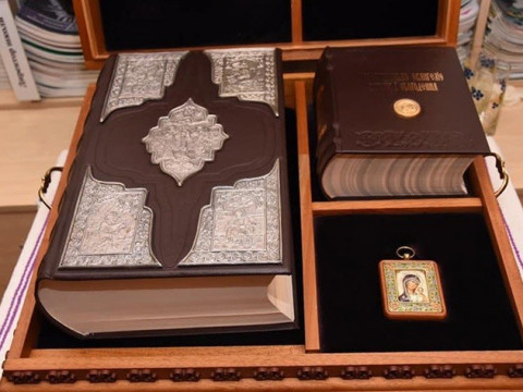 У Переяславі університет Григорія Сковороди отримав факсимільне видання Пересопницького Євангелія