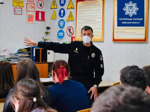 Патрульні провели лекцію студентам училища в Софіївській Борщагівці (ФОТО)