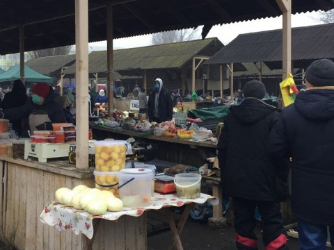 На переяславському ринку продавці ігнорують карантинні вимоги
