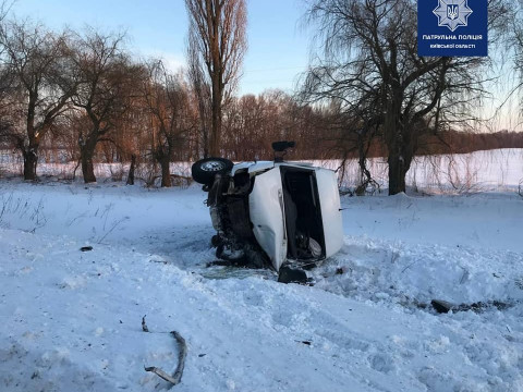 На Броварщині водій заснув за кермом та зіткнувся одразу з трьома автомобілями