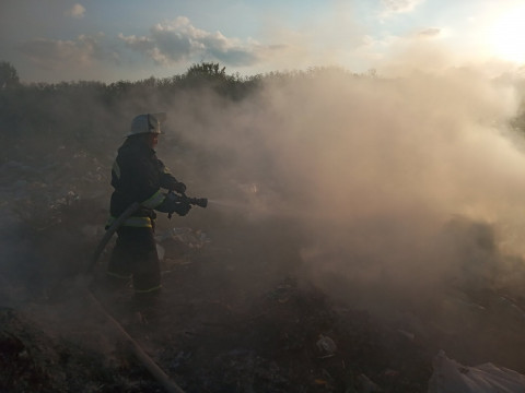 На Тетіївщині загорівся нелегальний смітник