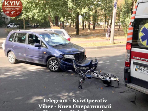 У Вишневому автомобіль збив велосипедиста 