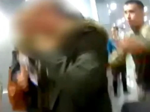 У "Борисполі" неплатник аліментів кидався з кулаками на прикордонників (ВІДЕО)