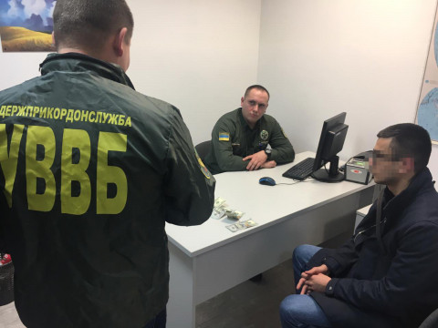 У "Борисполі" двоє іноземців намагалися дати хабар (ФОТО)