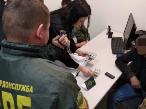 У "Борисполі" іноземець намагався дати хабар прикордоннику