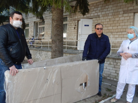 У Переяславі благодійники подарували лікарні два функціональні ліжка 