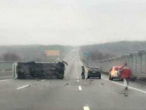 У Києво-Святошинському районі перекинулася маршрутка (ВІДЕО)