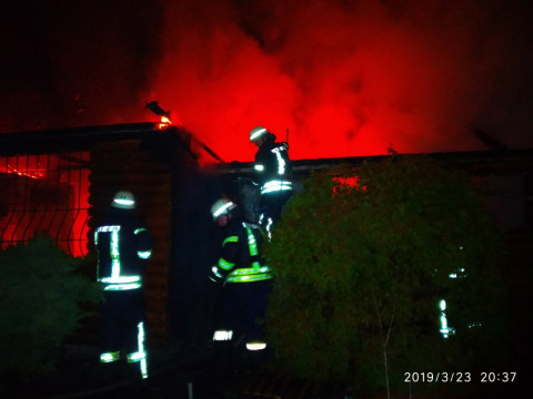 У Києво-Святошинського районі повністю згорів будинок 
