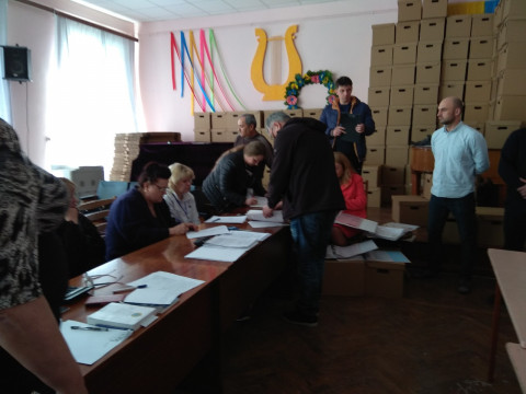 Члени окружної комісії у Яготині виявили фальшиві протоколи (ФОТО) 